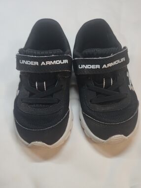 Under Armour Kids Black and White Size 6k